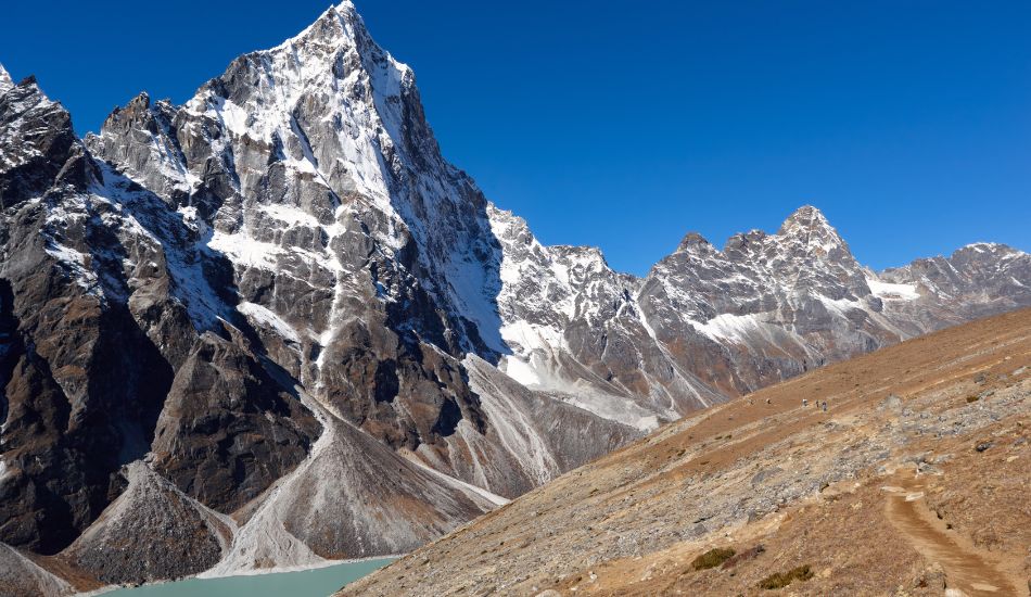 view of everest cho la pass trek circuit